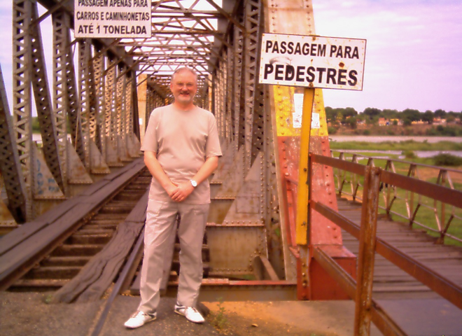 Robert na ponte ferroviária sobre o Rio São Francisco, Pirapora-MG, Brasil, julho de 2008.
