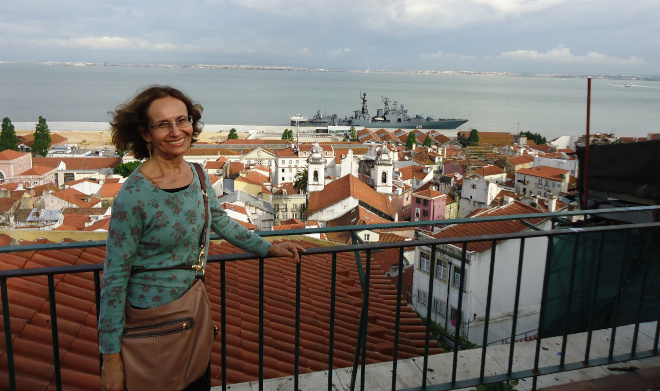 Na cidade alta, olhando para baixo, para o
navio russo 'Сообразительный'.