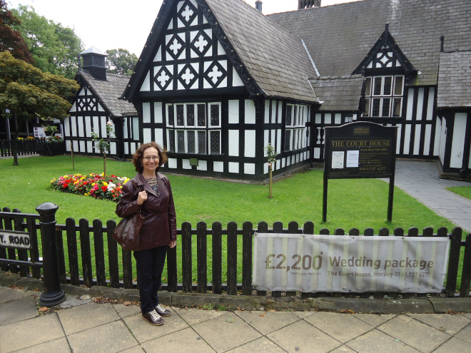 Dayse em frente ao Tribunal, Worsley, Lancashire, Reino Unido
