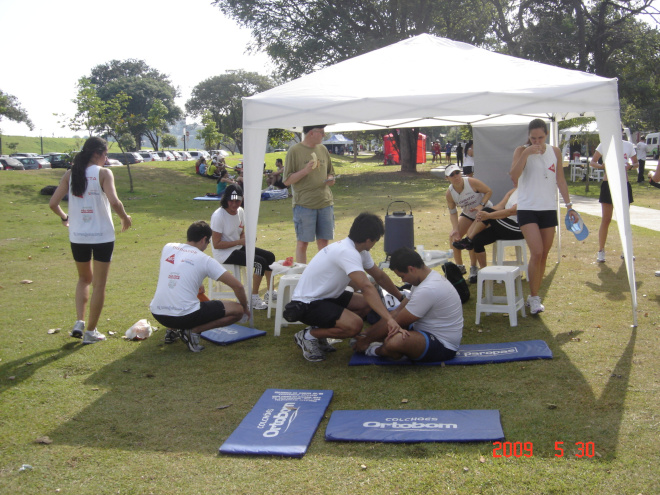Na tenda da MG Runners, no Lago Pampulha.